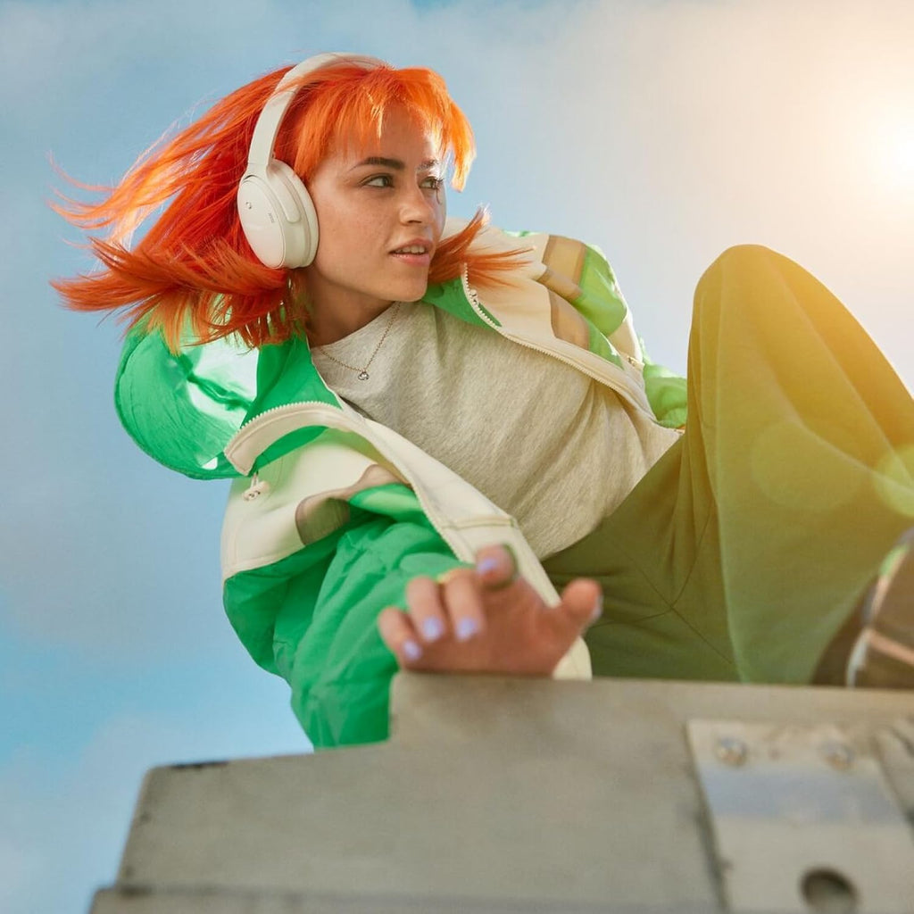 Bose New QuietComfort Wireless Noise Cancelling Headphones, Bluetooth Over Ear Headphones with Up to 24 Hours of Battery Life - White