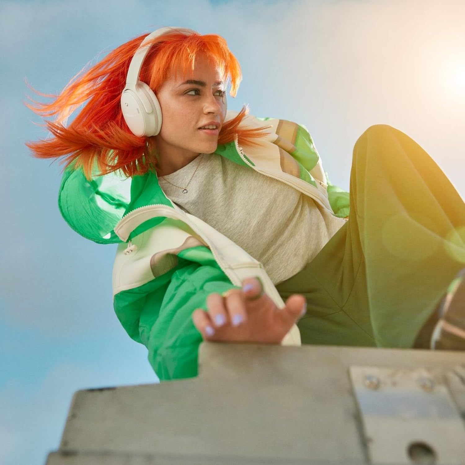 Bose New QuietComfort Wireless Noise Cancelling Headphones, Bluetooth Over Ear Headphones with Up to 24 Hours of Battery Life - White